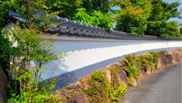 下松市｜外構塗装工事（塀）白く美しい仕上がりで景観を一新